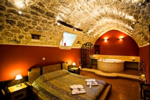 Tholos Superior Suite